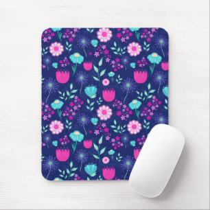 Zarte Blumen und botanische Details Mousepad