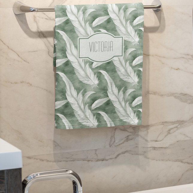 Zarte graue monogrammierte grüne Federn Badhandtuch Set (Von Creator hochgeladen)