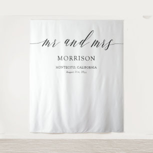 Zarte Kalligrafie Mr und Mrs Hochzeitskulisse Wandteppich