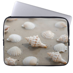 Zarte Muscheln Strand Serenität Laptopschutzhülle