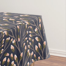 Zarte rosa Knospen auf braunen Zweigen