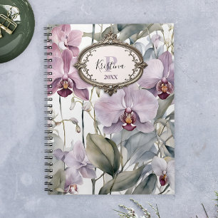 Zarte rosa und lavendelfarbene Orchideen mit antik Notizblock