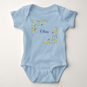 Zarte Wildblumen auf blau Baby Strampler