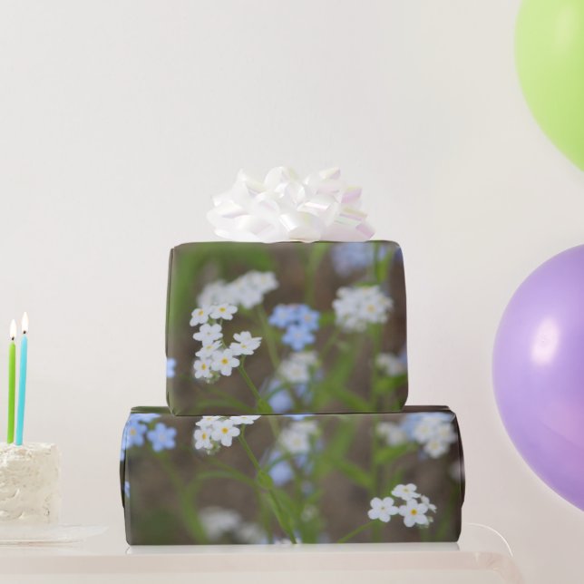 Zartes Blau-Weiß-Blumenmuster Geschenkpapier (Partygeschenke)