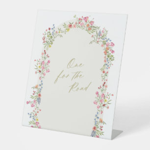 zartes Blumenportal Abschiedshochzeit Sockelschild