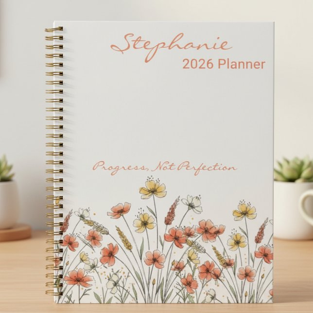 Zartes Elfenbeizen-Weizenfeld in Blüte Planer (Ivory wildflower "Progress, Not Perfection" planner with name, a self-care essential)