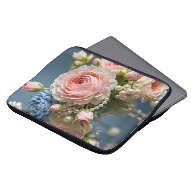Zartes Rosa Rosa mit Perle in Vase Laptopschutzhülle (Vorne Oben)