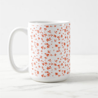 Zartes rotes Blumenmuster auf weichem Creme Kaffeetasse