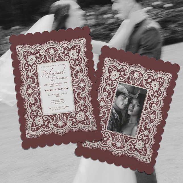 Zartes Spitzenhäkeldeckchen Burgunder Probeessen Einladung (Delicate Lace Doily Burgundy Rehearsal Dinner Invitation)