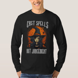 Zauber, die Halloween-Hexenkostüm nicht beurteilen T-Shirt