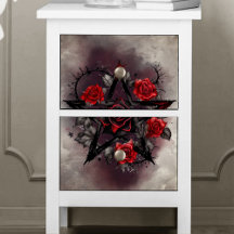 Zauberei | Gothic Pentagram mit Thorny Rote Rosen