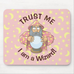 Zauberer mit Ball Alter Zauberer mit blauem Umhang Mousepad