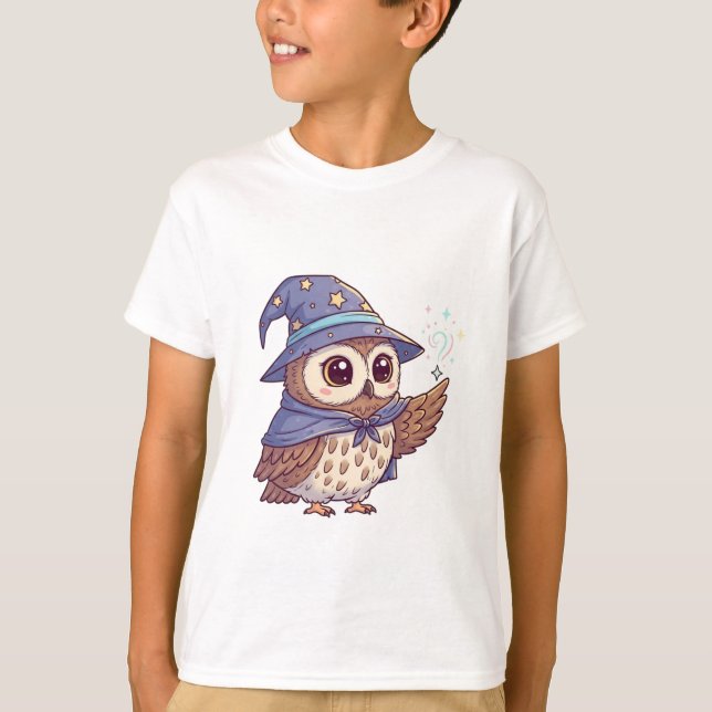 Zaubereule beim Zaubern T-Shirt (Vorderseite)