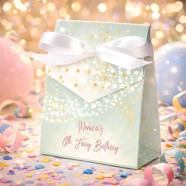 Zauberhafte Fee auf dem schwingenden Kindergeburts Geschenkschachtel (Von Creator hochgeladen)