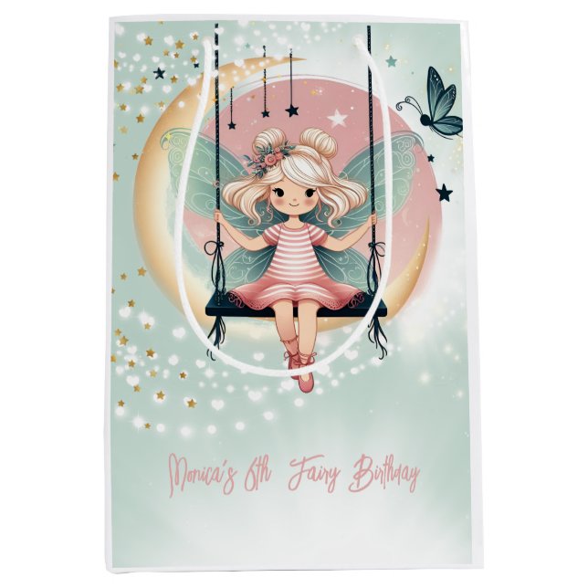 Zauberhafte Fee auf dem schwingenden Kindergeburts Mittlere Geschenktüte (Vorderseite)