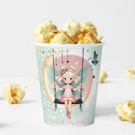 Zauberhafte Fee auf dem schwingenden Kindergeburts Pappbecher