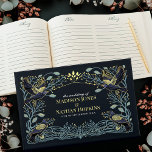 Zauberhafte Gothic Raven Floral Wedding Gästebuch<br><div class="desc">Dieses elegante,  skurrile und gotische Hochzeitsdesign eignet sich perfekt für ein bezauberndes Waldfest oder eine launische,  dunkelgotische Affäre. Das Design ravens in einem Rahmen aus aquamarin-blauen Dornen,  Beeren,  Grünpflanzen und Goldakzenten. Entdecken Sie die passenden Artikel in unserem Shop für ein komplettes Party-Thema.</div>