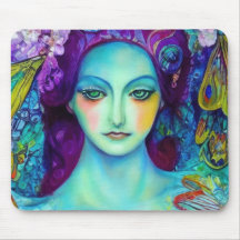 Zauberhafte Milchkönigin mit Schmetterlingen