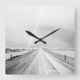 Zauberhafte schwarze und weiße gefrorene Landschaf Quadratische Wanduhr