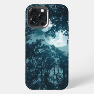 Zauberhafter nächtlicher Wald bei Vollmond iPhone 13 Pro Max Hülle