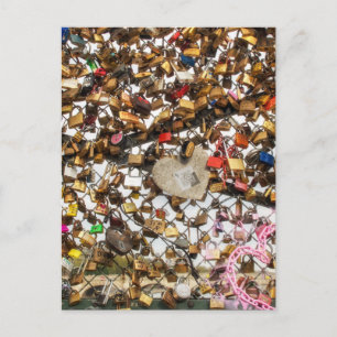Zaun mit Vorhängeschlöcken der Liebe Fotografie Postkarte