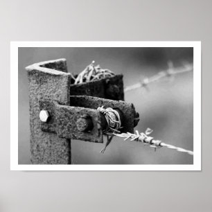Zauneckenpfosten mit Stacheldraht Poster
