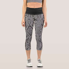 Zebra Abstrakt B&W Sherpa Blanket Capri Leggings