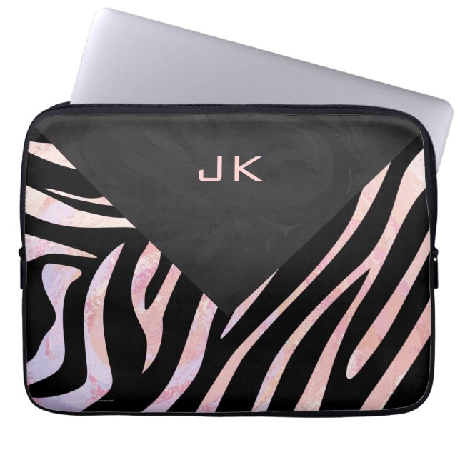 Zebra Black and Pink Monogram Laptopschutzhülle (Vorderseite)