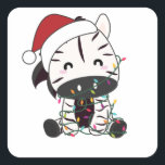 Zebra Christmas Zebras Winter Animals Quadratischer Aufkleber<br><div class="desc">Der Zebra für Weihnachten mit Feenlicht. Hübsche Tiere mit Geschenken und Schnee für den Urlaub. Auch zu Weihnachten im Juli lustig. Zebras sind niedliche Tiere und perfekt zu Weihnachten.</div>