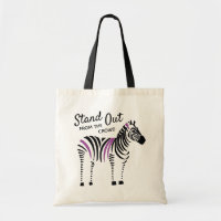 Zebra hebt sich von der Menge ab