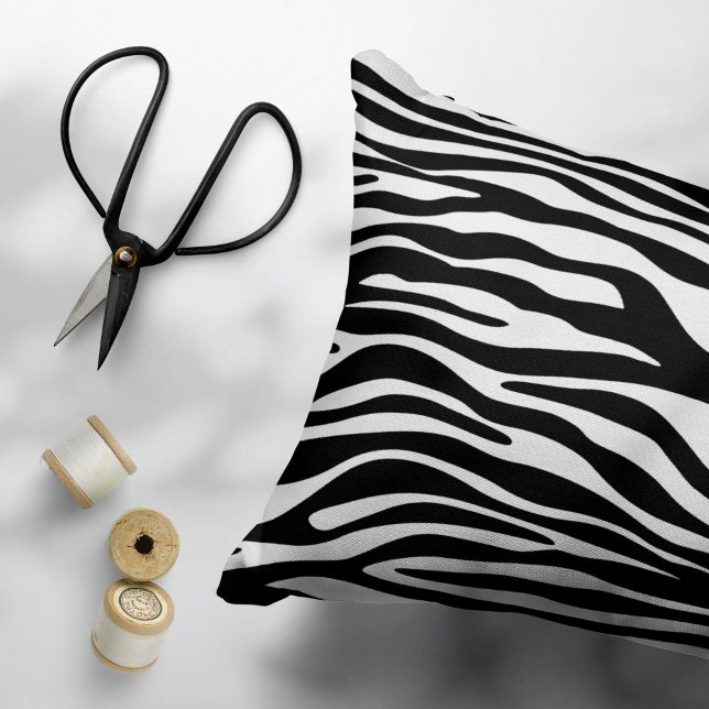 Zebra Print, Zebrastreifen, schwarz und weiß Dekokissen (Von Creator hochgeladen)