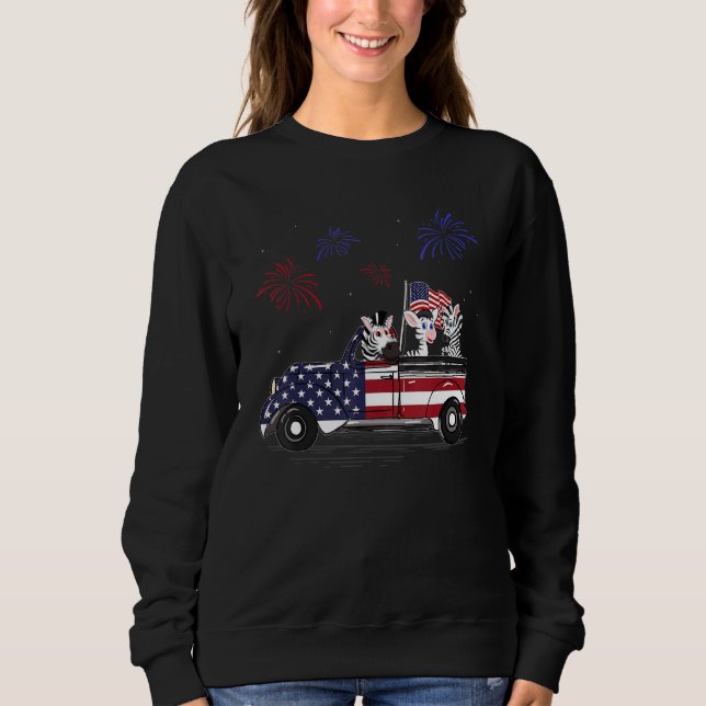 Zebra Riding Truck American Flag Feuerwerk 4. Sweatshirt (Vorderseite)