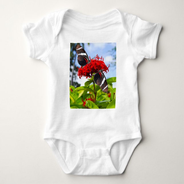 Zebra-Schmetterlinge auf roten Blume Baby Strampler (Vorderseite)
