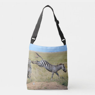 Zebra tritt. Afrika, Tragetaschen Mit Langen Trägern