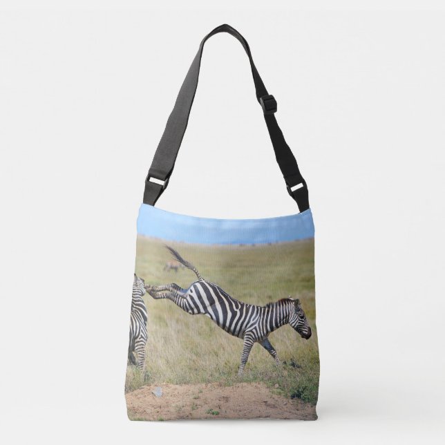 Zebra tritt. Afrika, Tragetaschen Mit Langen Trägern (Vorderseite)