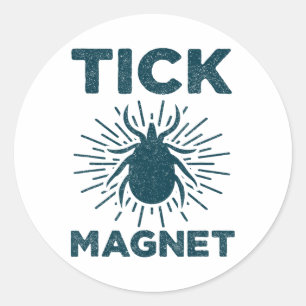 Zeckenmagnet-Shirt Lustiges Camping- und Wanderkäf Runder Aufkleber