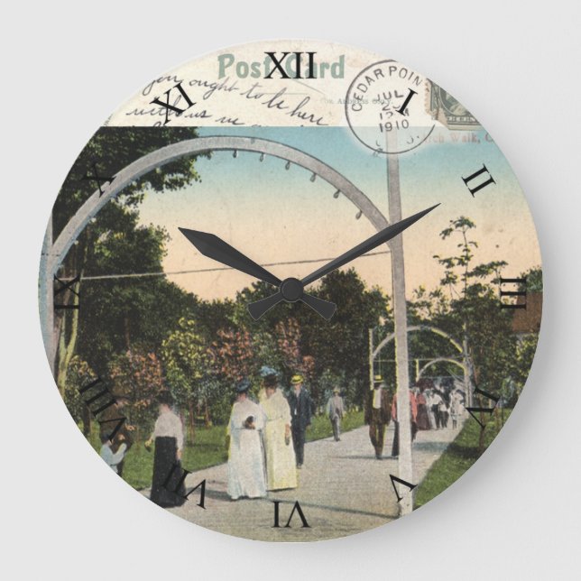 Zedern-Punkt-Ohio-Postkarten-Uhr - 1910 Große Wanduhr (Vorderseite)