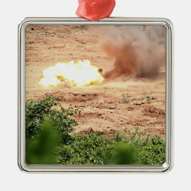 Zehn halbe Pfund TNT-Blöcke Ornament Aus Metall (Vorne)