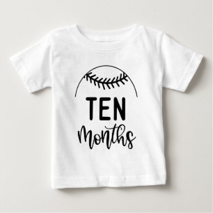Zehn Monate Baseball Baby-Meilenstein - Baby T-shirt