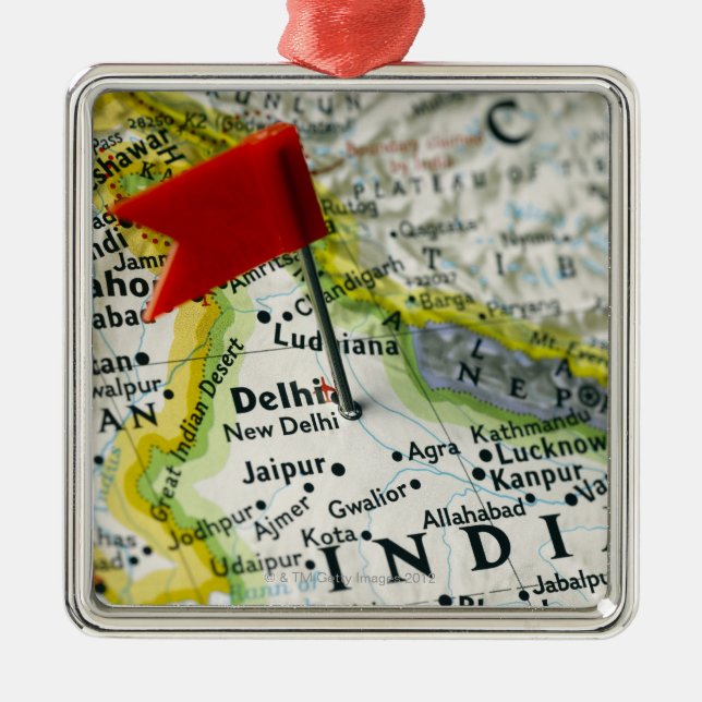 Zeichnen Sie das Button auf, das in Neu-Delhi, Silbernes Ornament (Vorne)