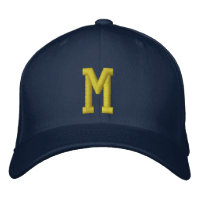 Zeichnen Sie den Anfangsbuchstaben M Ball Cap aus