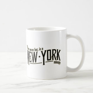 Zeit bewegt sich schnell in eine New- Yorkminute Tasse