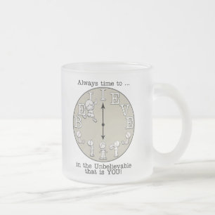 Zeit, den kleinen Jungen und die Uhr zu glauben Mattglastasse