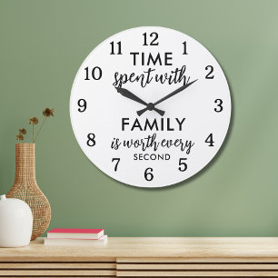 Zeit mit Familienzitat Text Schwarz und Weiß Große Wanduhr