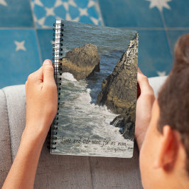 Zeit und Gezeitenkreuz Zitat Rocky Coastline Notizblock