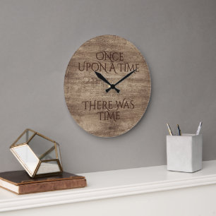 Zeit Zitat auf schäbigem Chic-Faux-Holzstrukturmus Große Wanduhr