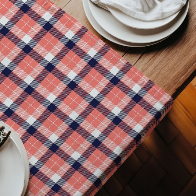 Zeitgenössische Karierte Korallen und Marine für m Großer Tischläufer (Contemporary Plaid Coral and Navy for Modern Homes Long Table Runner)
