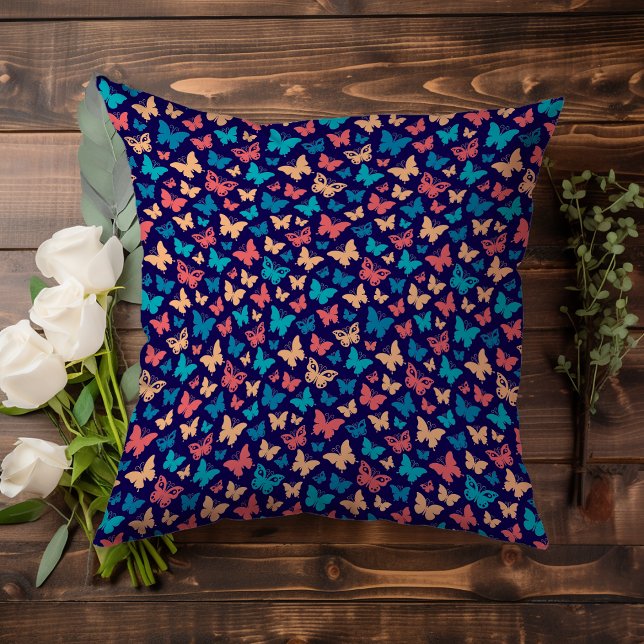 Zeitgenössische Korallen Lila Butterfly Akzente Mu Kissen (Von Creator hochgeladen)