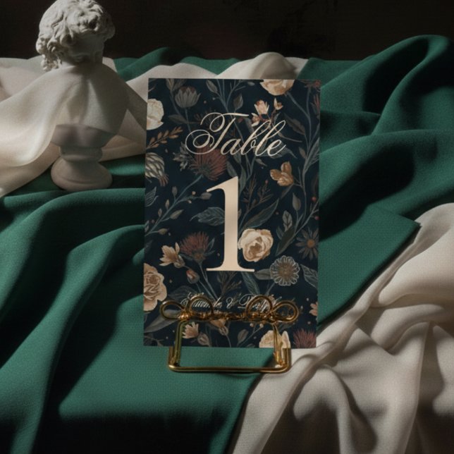 Zeitgenössische moderne schwarze Blumenhochzeit Tischnummer (Guide guests to their seats with sophistication using these Contemporary Modern Table Number!)