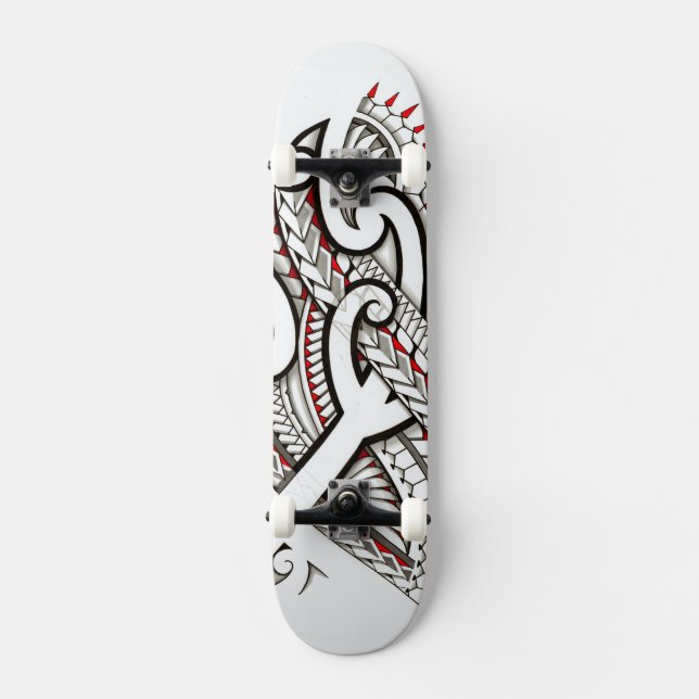Zeitgenössischer Maori- Stammes- Entwurf mit roten Skateboard (Vorderseite)